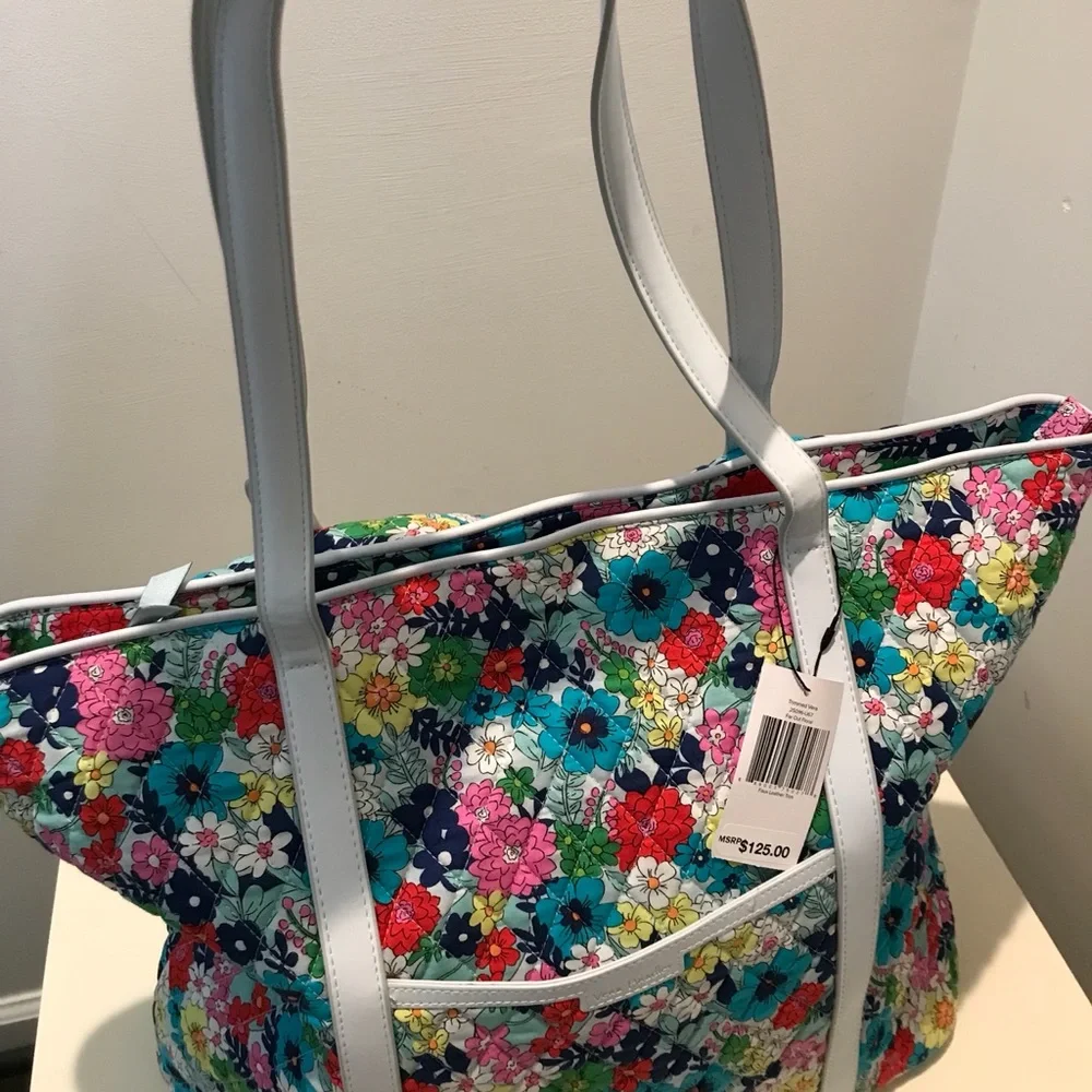 NWT Vera Bradley Far Out Floral Trimmed Vera Tote Bag - Picture 4 of 7